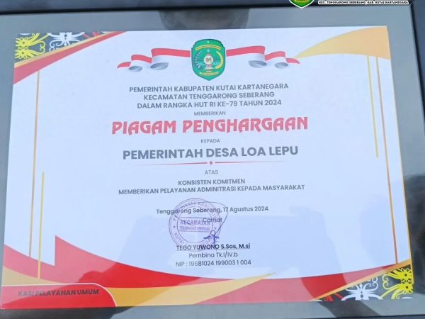 PEMERINTAH KABUPATEN KUTAI KARTANEGARA MEMBERIKAN PENGHARGAAN KEPADA PEMERINTAH DESA LOA LEPU ATAS ( Konsisten Komitmen Memberikan Pelayanan Administrasi Kepada Masyarakat )