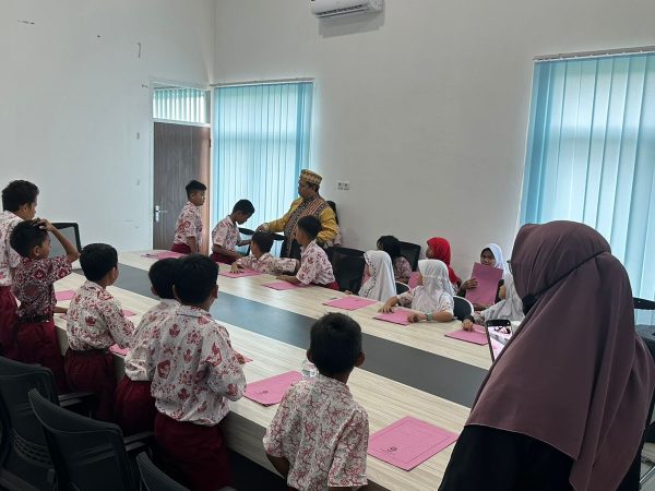 Kunjungan Sekolah Dasar Negeri 006 Desa Loa Lepu Tenggarong Seberang Ke Kantor Desa Loa Lepu